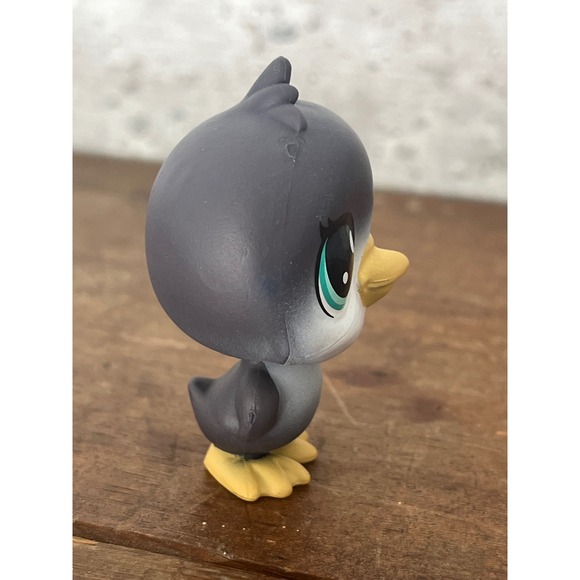 Littlest Pet Shop LPS #1-79 Soakin' it Up Penguin Dina Webfoot - Picture 2 of 5